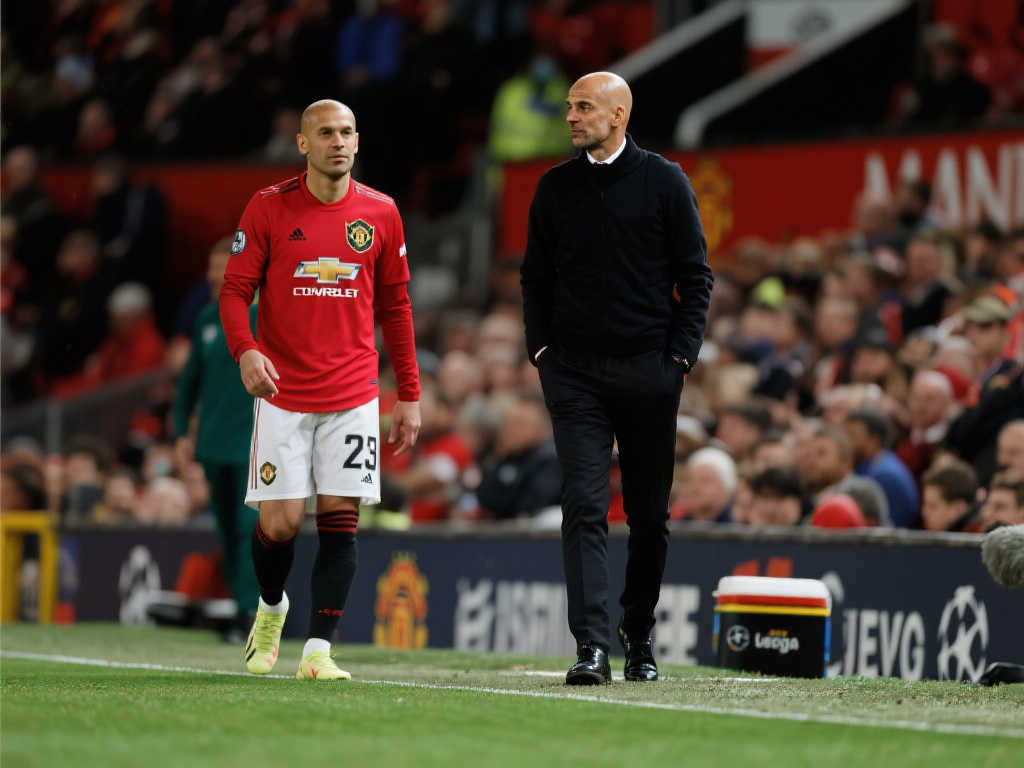 曼联小组赛惨遭淘汰无缘欧战，滕哈赫帅位岌岌可危